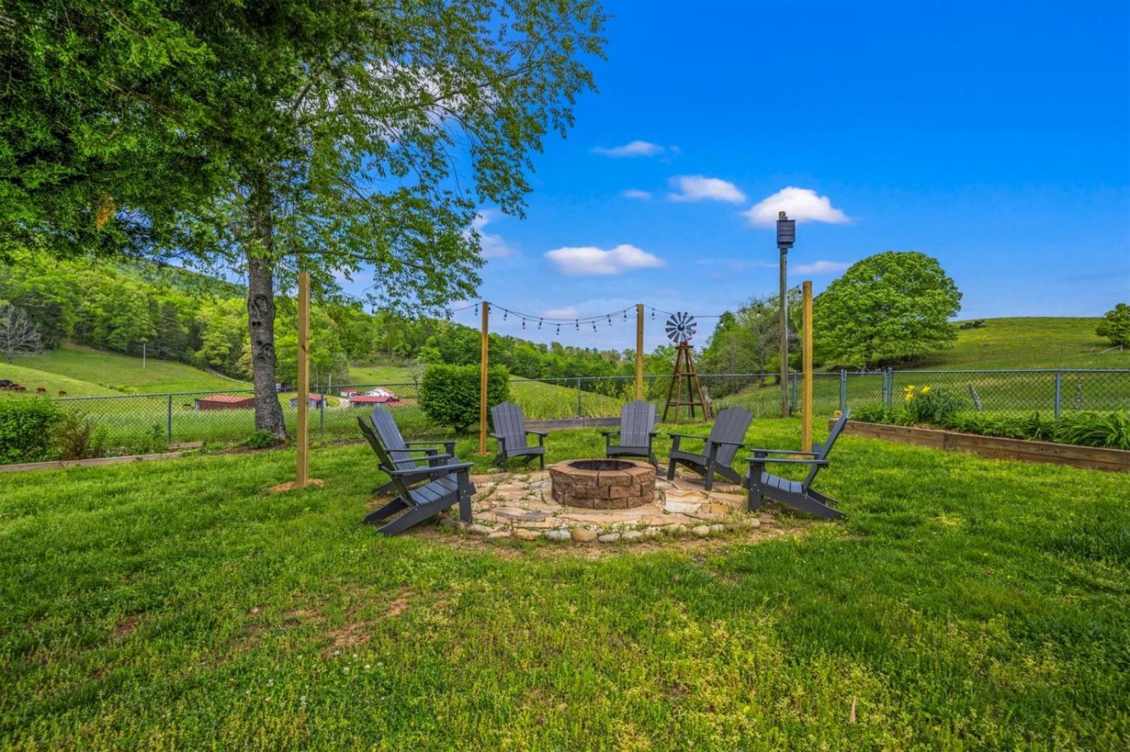 Hidden Star Hideaway-Blackberry Farm-Smoky Mtn Nat Park-Hot Tub- Fire Pit- Fenced Yard- Pet Friendly Walland Ngoại thất bức ảnh